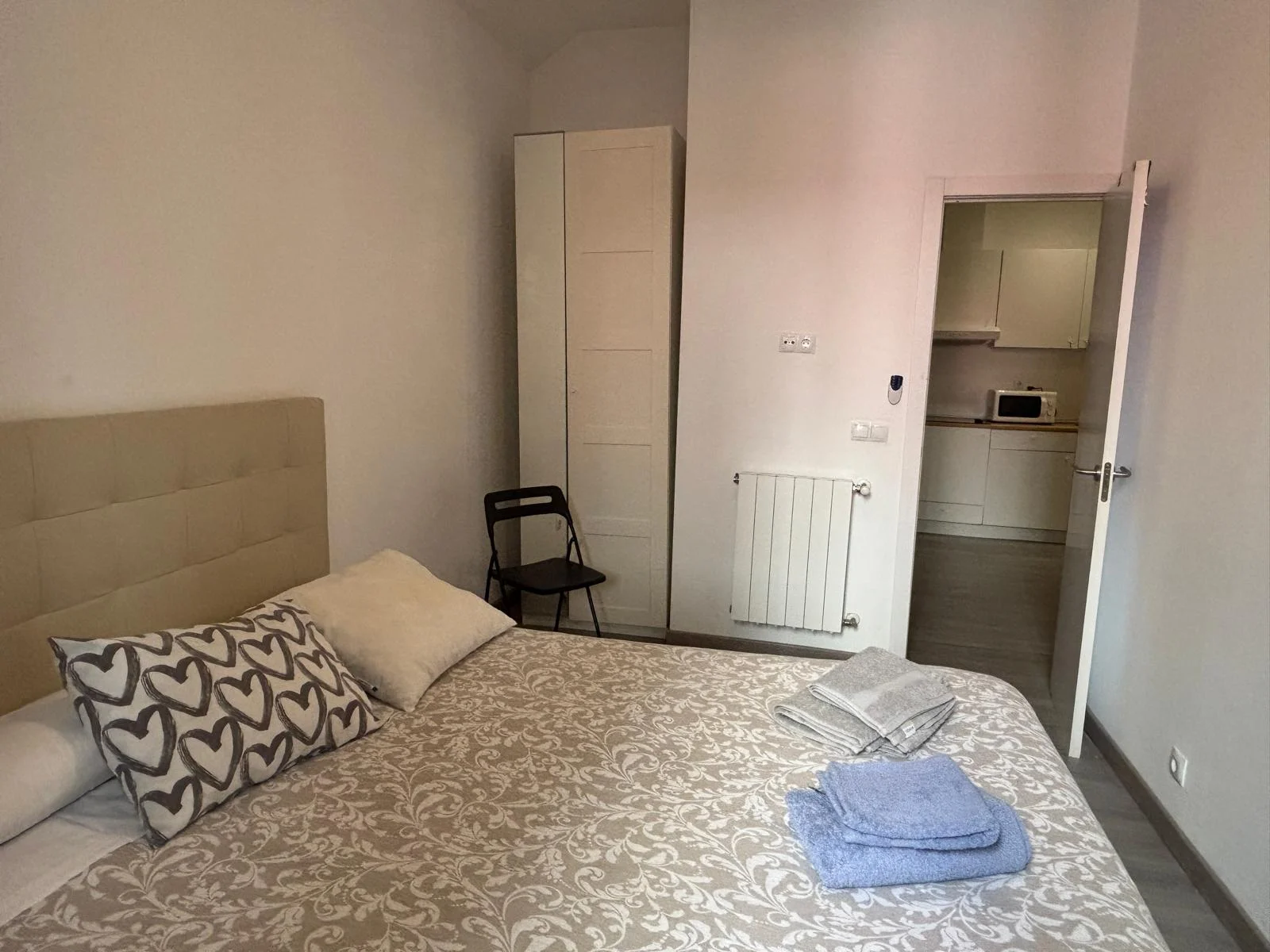 Room image thumbnail 7